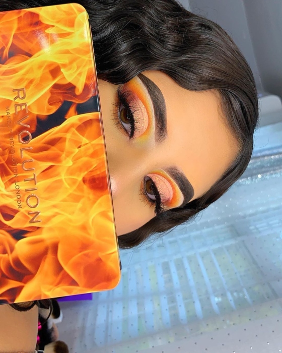 Makeup Revolution, Forever Flawless - Fire
 رفليوشن، فور ايفر فلوليس اي شدو - فاير